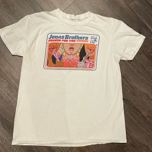 Tops - Jonas Brothers Gildan tee women’s size large